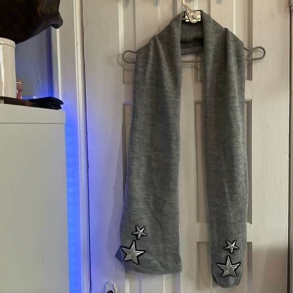 Scarf - Picture 1 of 10